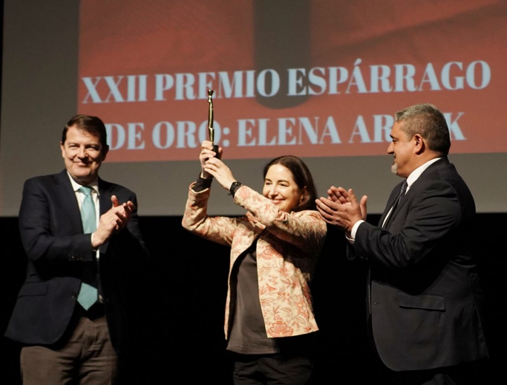 Elena Arzak recibe el Espárrago de Oro 2024 de Tudela de Duero (Valladolid)
