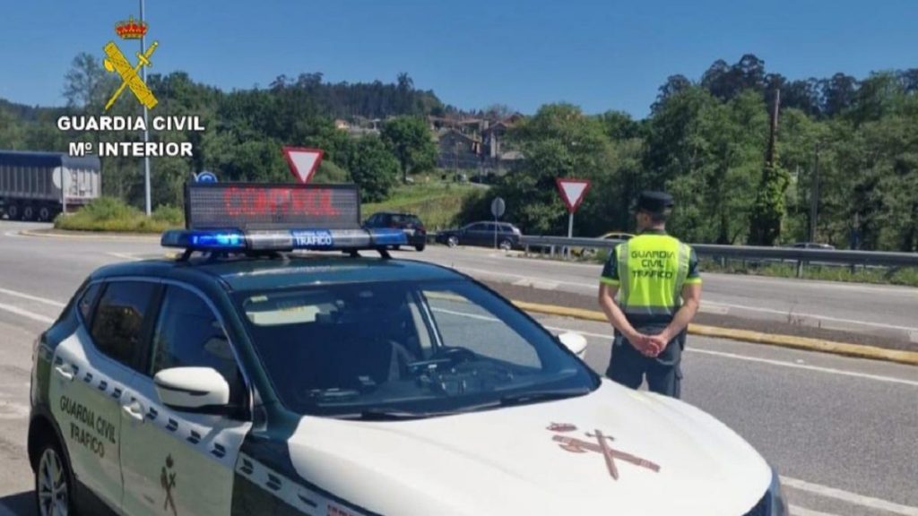 Denunciado un conductor por llevar en el maletero a dos niñas mientras circulaba por la A-6 en Mota del Marqués (Valladolid)