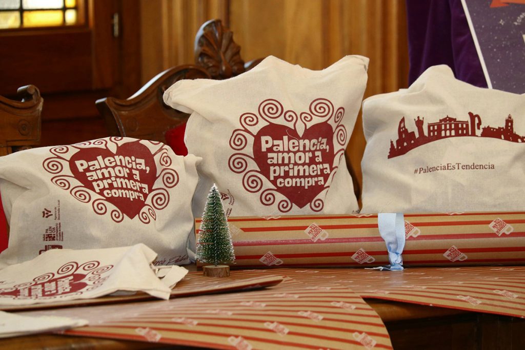 El Ayuntamiento lanza la campaña navideña ‘Palencia, amor a primera compra’ para reforzar la actividad del comercio local durante las fiestas