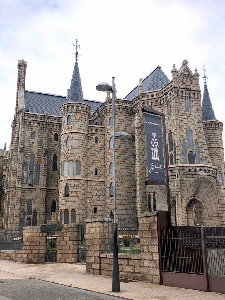 El Palacio de Gaudí de Astorga dedica todas las ‘Piezas del mes’ de 2026 a la figura del arquitecto catalán