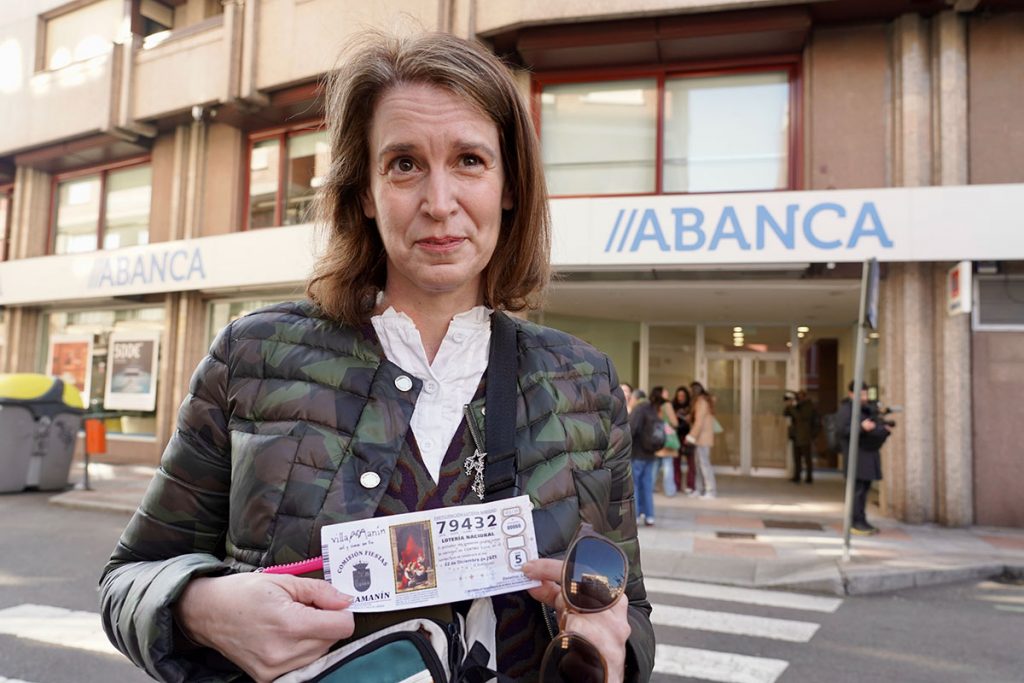“¡Lo hemos conseguido!”, celebra una de las primeras personas en cobrar el premio con quita del Gordo de Villamanín (León)