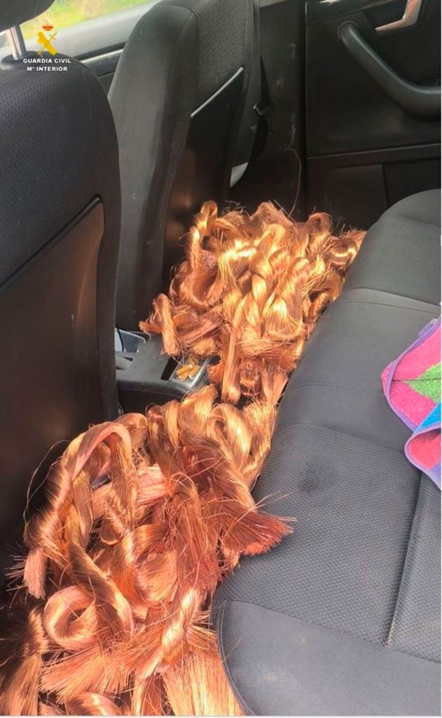 Cuatro detenidos con 200 kilos de cobre ocultos en un vehículo en Villanueva de Duero (Valladolid)