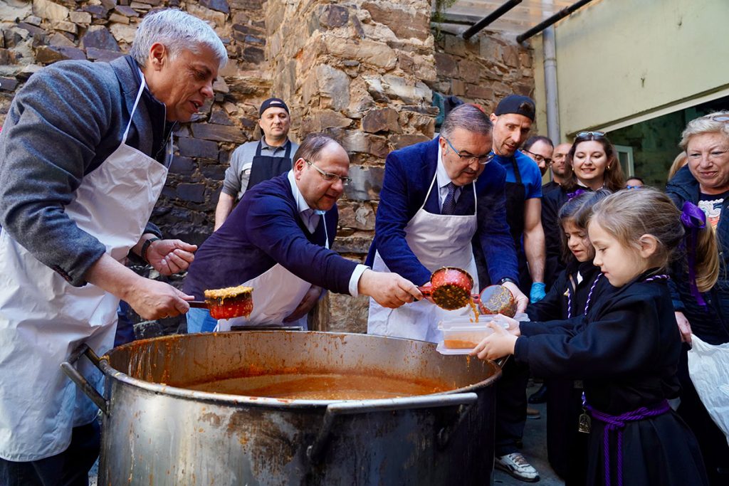 El Santo Potajero llena de tradición y sabor las calles de La Bañeza (León)