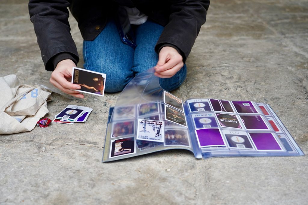 La colección de cromos Imago Sacra pone en valor las cofradías, las imágenes y el patrimonio de la Semana Santa de Valladolid