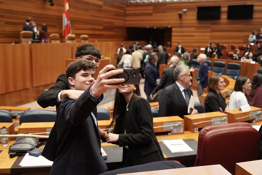 El IES Valles de Luna de Santa María del Páramo (León) y el Colegio Claret de Segovia ganan la Liga Debate de Castilla y León