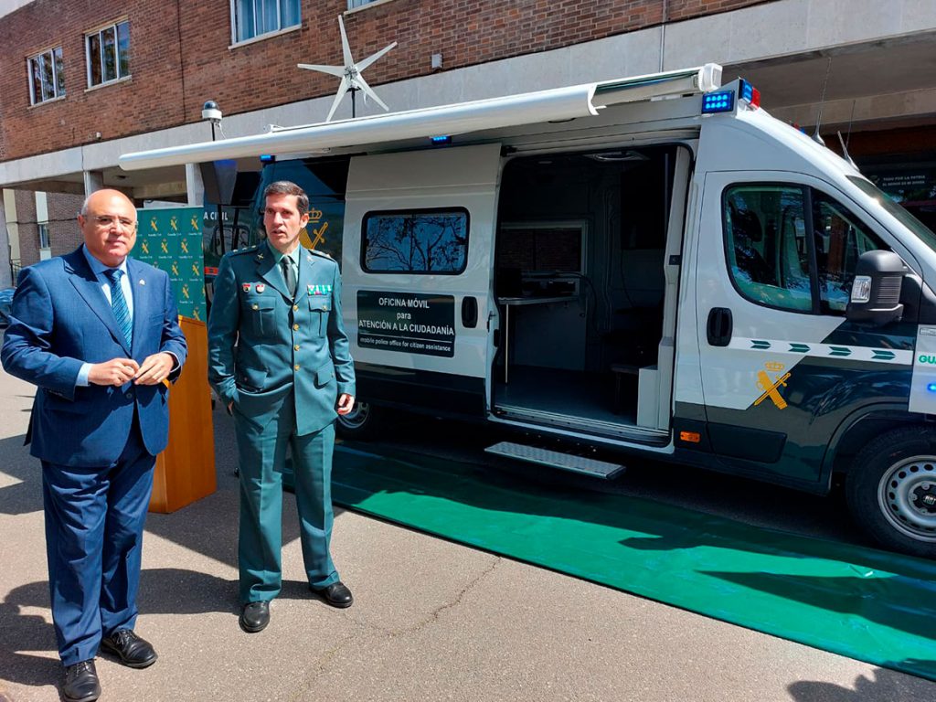 Valladolid estrena el ‘cuartel rodante’ de la Guardia Civil para que las zonas despobladas de la provincia puedan presentar denuncias