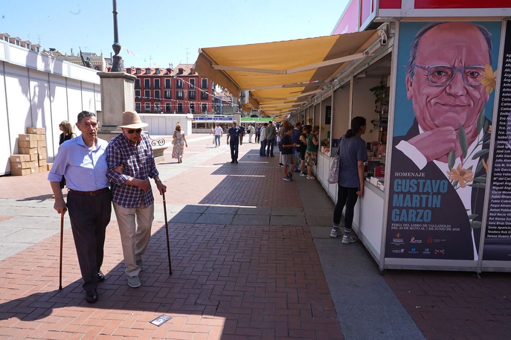 Carnero da el pistoletazo de salida a la Feria del Libro de Valladolid, que promete “diez días de conexión directa con el mundo de la cultura a través del libro”