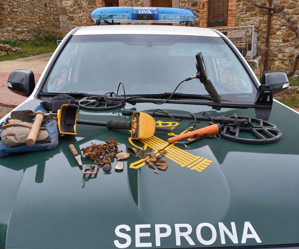 Intervenidas 137 piezas arqueológicas a dos sujetos sorprendidos con detectores de metal en Prado de la Guzpeña (León)