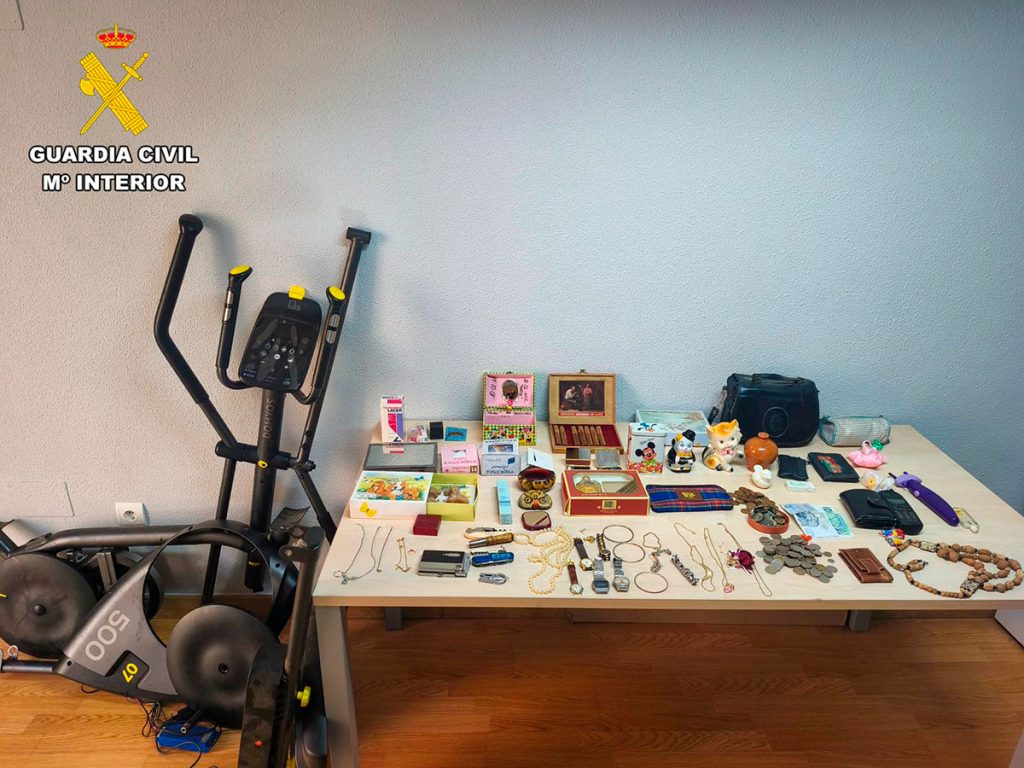 Detenida una joven de 21 años por dos robos con fuerza en sendas viviendas y un estanco en la provincia de León