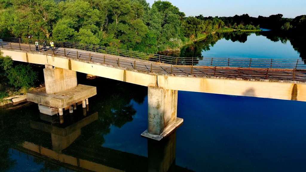 Se hunde un metro el pilar central del puente sobre el río Duero entre la carretera N-122 y Granja Florencia