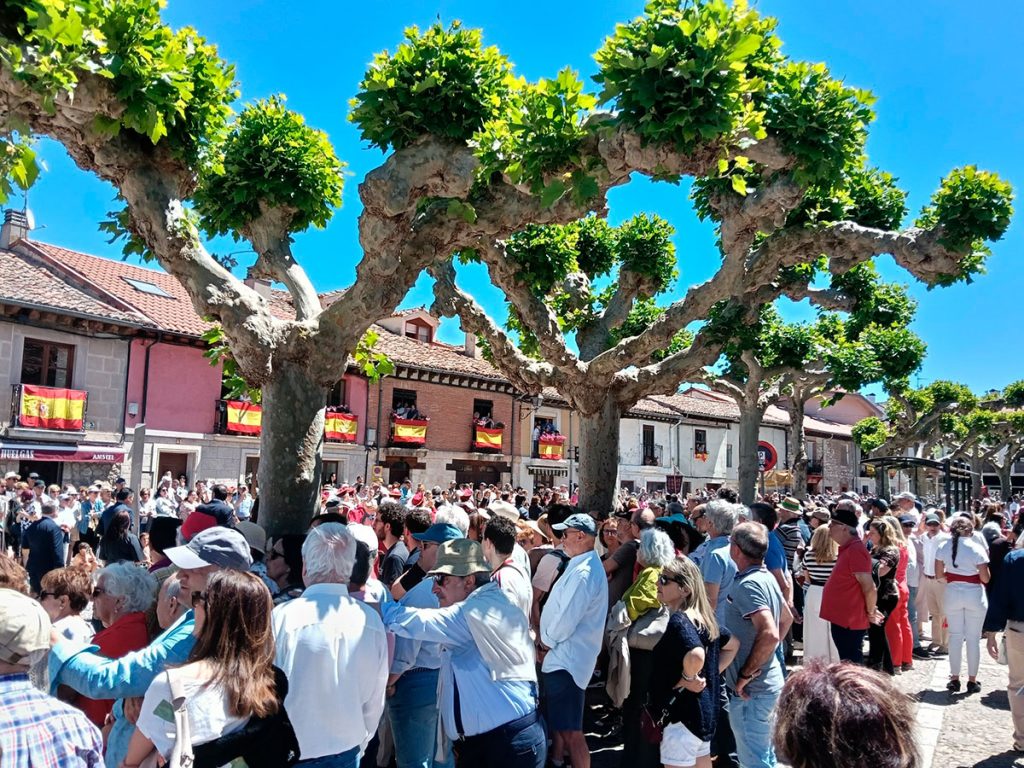Burgos celebra un multitudinario Curpillos bajo el sol