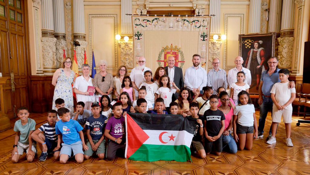 Valladolid da la bienvenida a 37 niños y niñas saharauis que disfrutarán del verano con familias de acogida gracias al programa ‘Vacaciones en Paz’