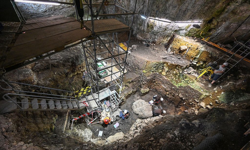 Los investigadores no descartan el hallazgo de más restos humanos en Sima de los Huesos