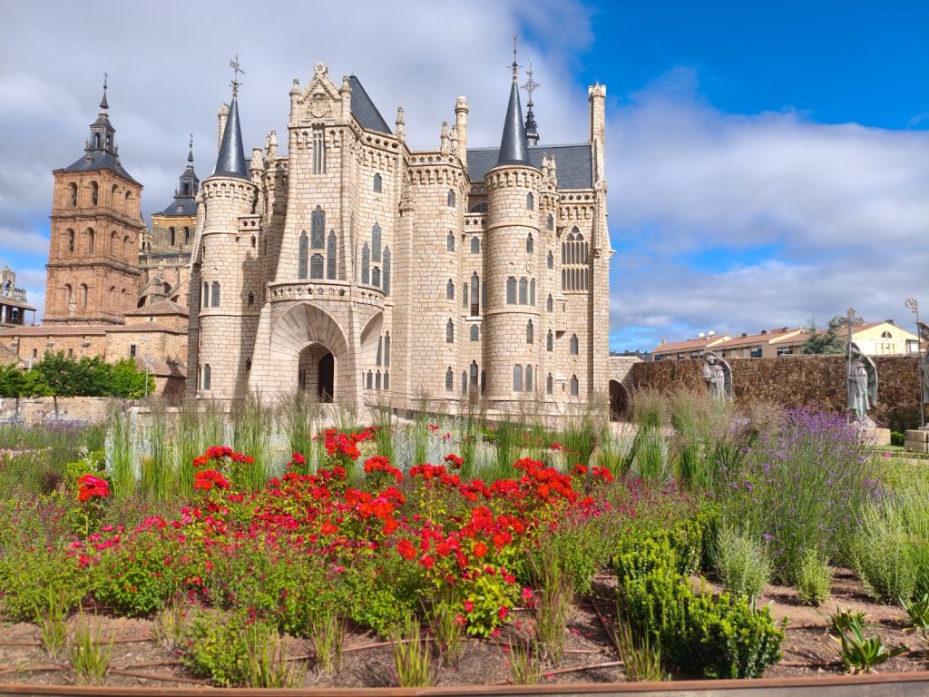 Un candelero de mesa será la pieza del mes en el Museo Gaudí de Astorga