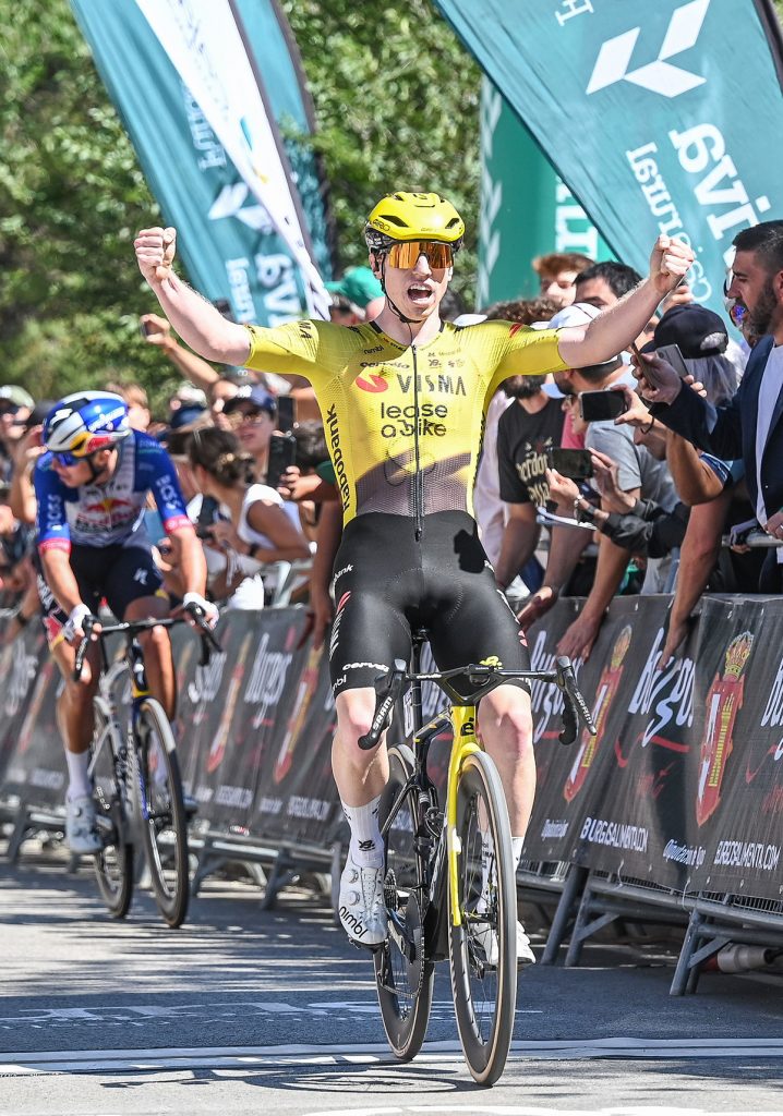 Matthew Brennan se impone en la subida al Castillo y estrena el liderato de la XLVIII Vuelta a Burgos