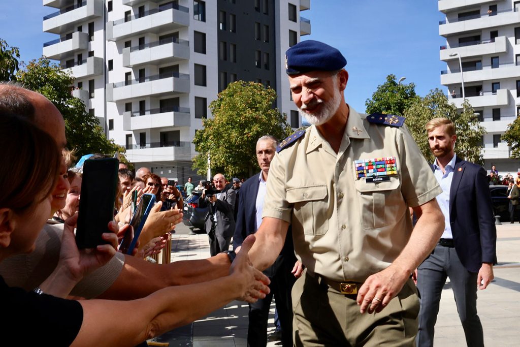 El rey visita en León la Cibercomandancia de la Guardia Civil que supera las 60.000 solicitudes de denuncias en poco más de un año