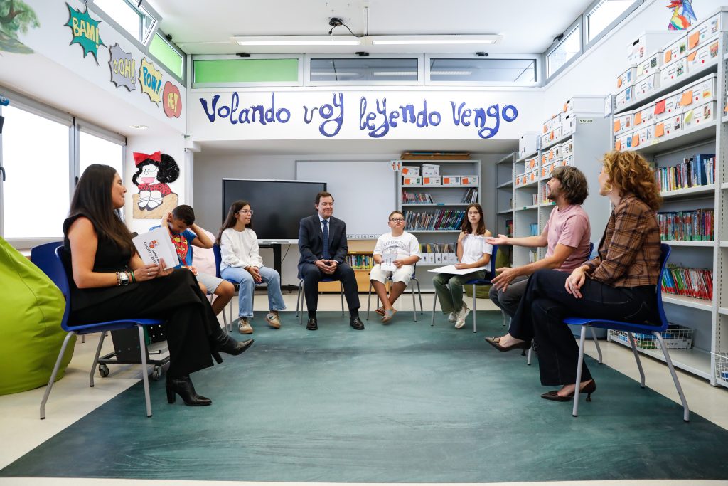 El CEIP ‘Arcipreste de Hita’ de El Espinar (Segovia) presenta su modelo de educación emocional en una charla con antiguos alumnos