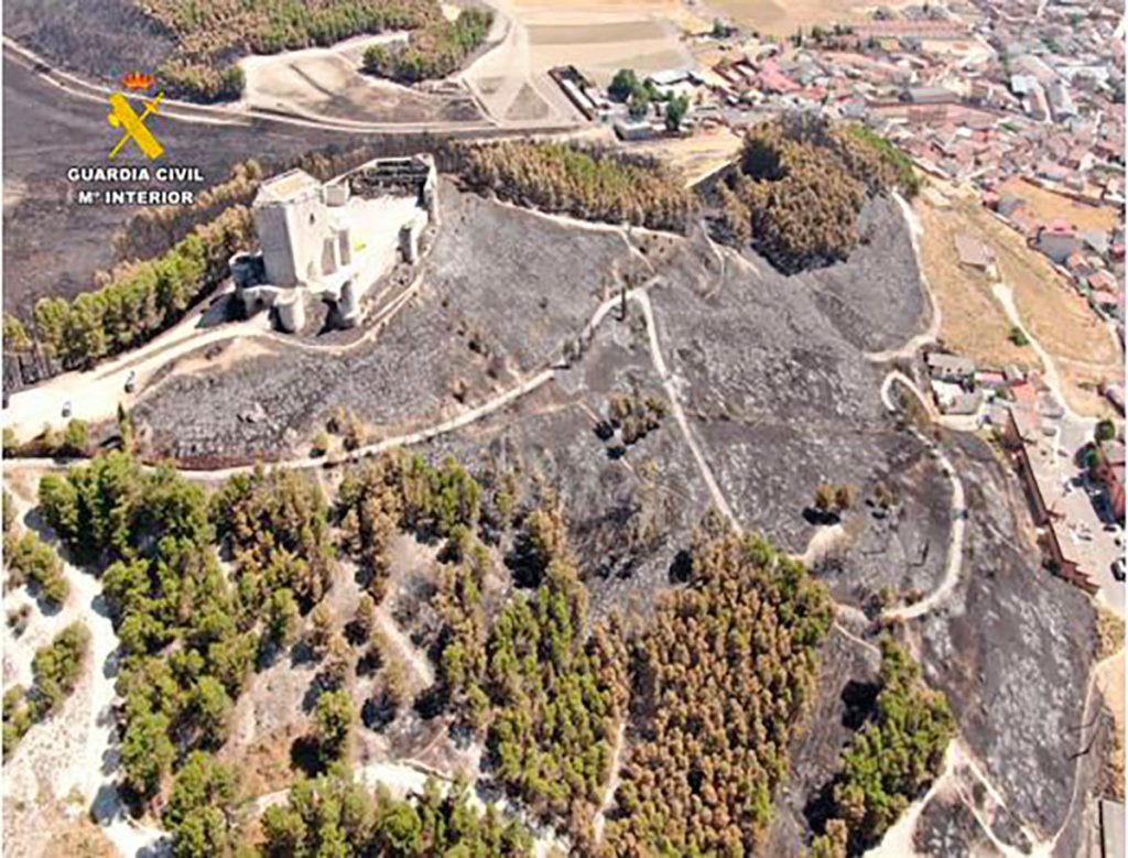 Investigada una vecina de Íscar (Valladolid) por un delito de incendio forestal por el fuego que afectó a 178 hectáreas junto al Castillo