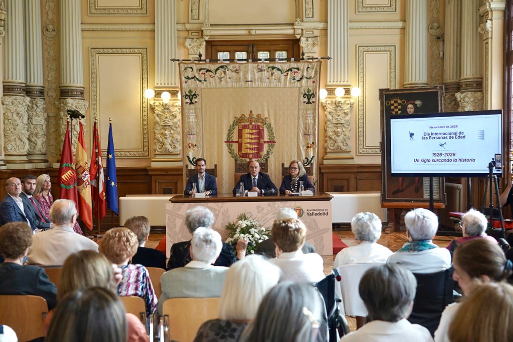 Valladolid homenajea a sus vecinos centenarios y reivindica su legado para la ciudad